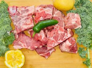 Espinazo De Puerco / Pork Neck Bones