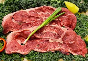 Chuleta De Res / Bone In Chuck Roll Steak